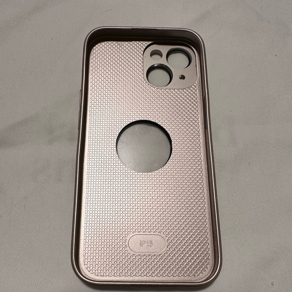 Champagne gold iPhone 15 case with MagSafe Compatibility. Never Used. - Picture 4 of 5